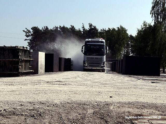Magazyn szamb betonowych gotowych do transportu do Ełk - certyfikowane zbiorniki z atestem